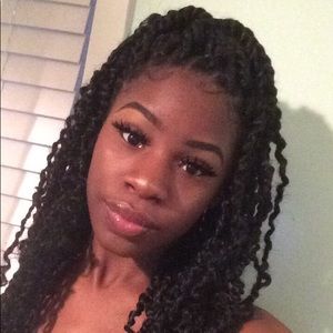 Meet your Posher, Danisha